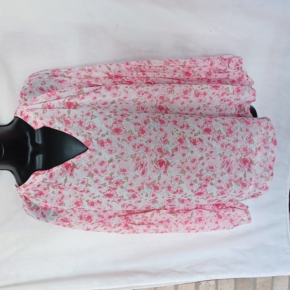 LA LUNA Pink Floral V-Neck, curve hem Blouse - Picture 1 of 7